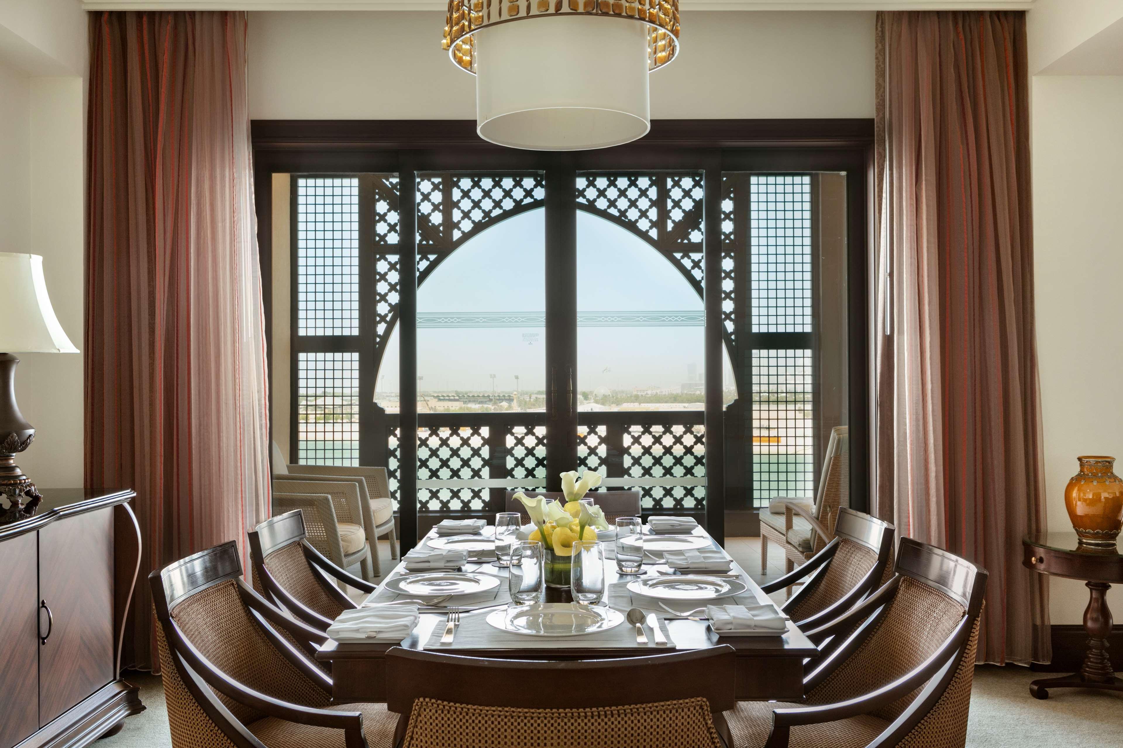 Shangri-La Qaryat Al Beri, Abu Dhabi Exterior photo Dining room