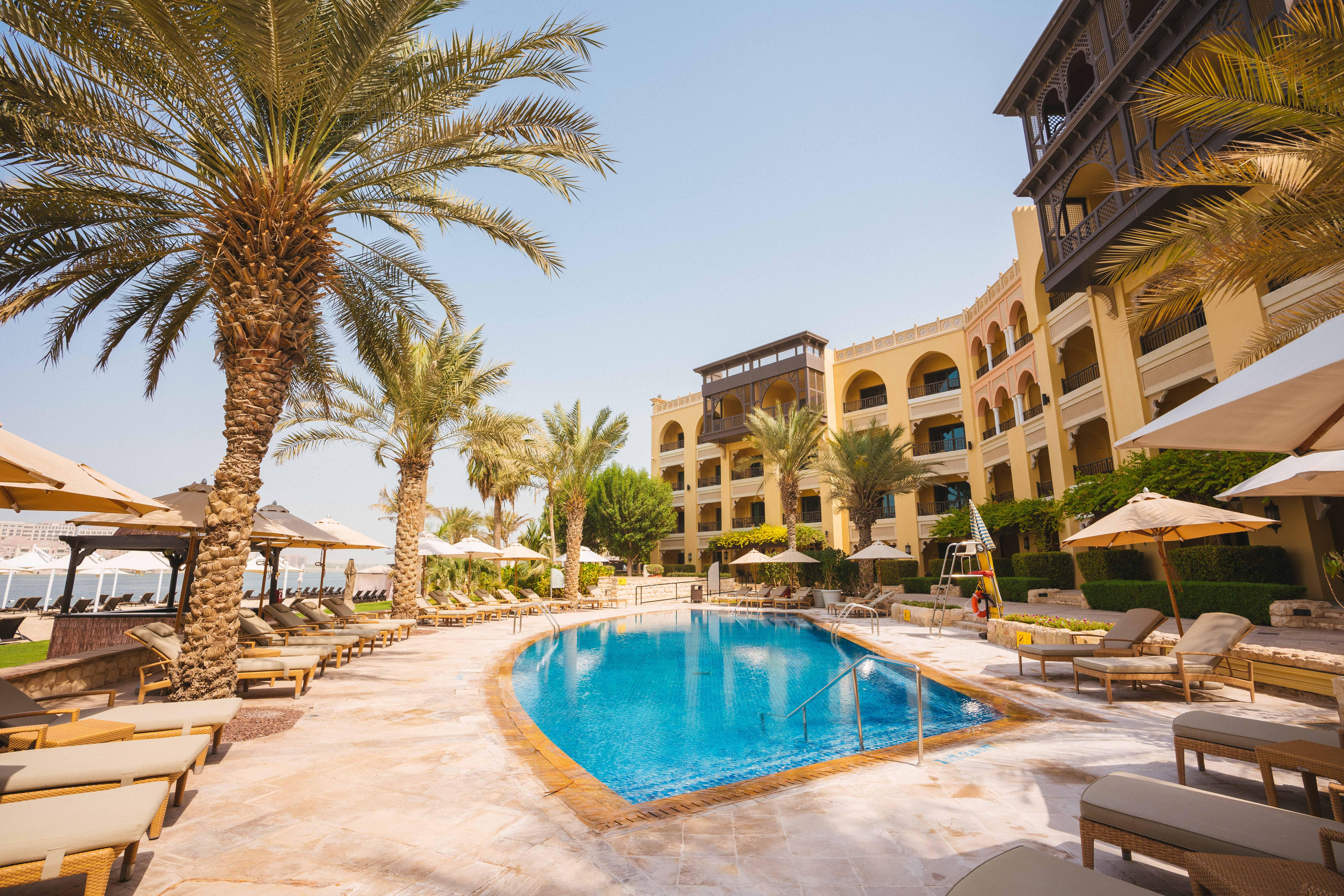 Shangri-La Qaryat Al Beri, Abu Dhabi Exterior photo The swimming pool at the Jumeirah Beach Hotel