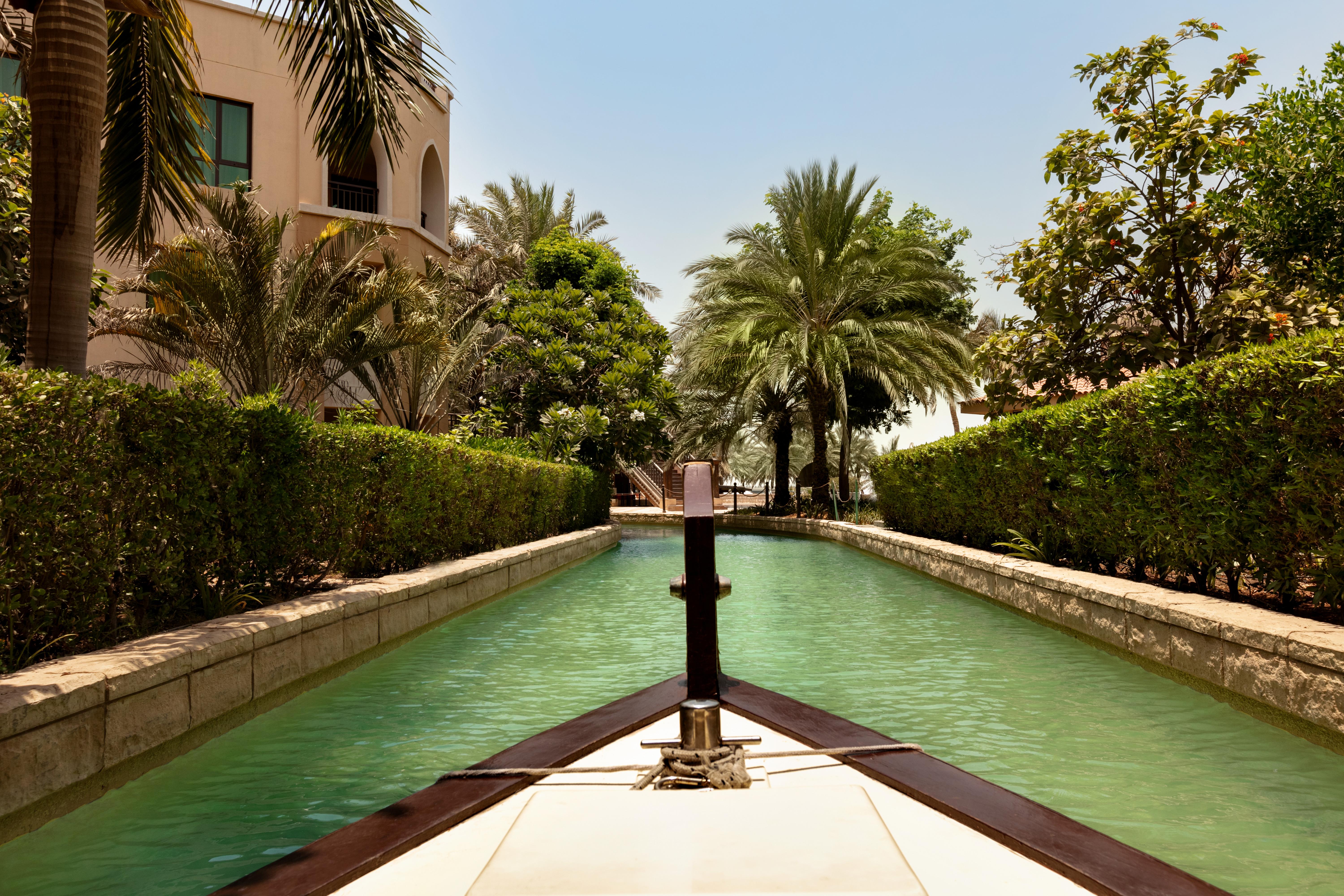 Shangri-La Qaryat Al Beri, Abu Dhabi Exterior photo The Dubai Canal
