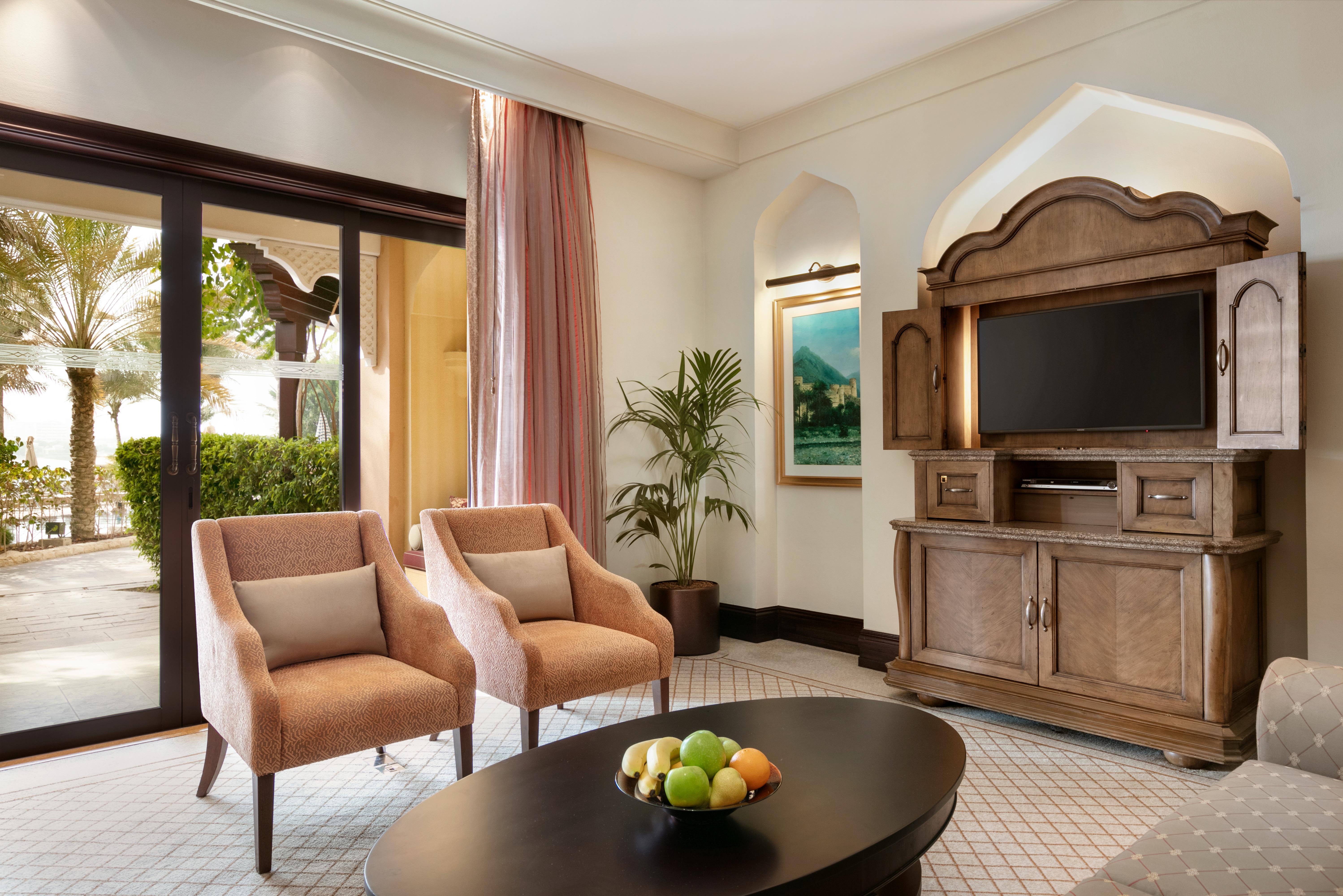 Shangri-La Qaryat Al Beri, Abu Dhabi Exterior photo A living room at the hotel