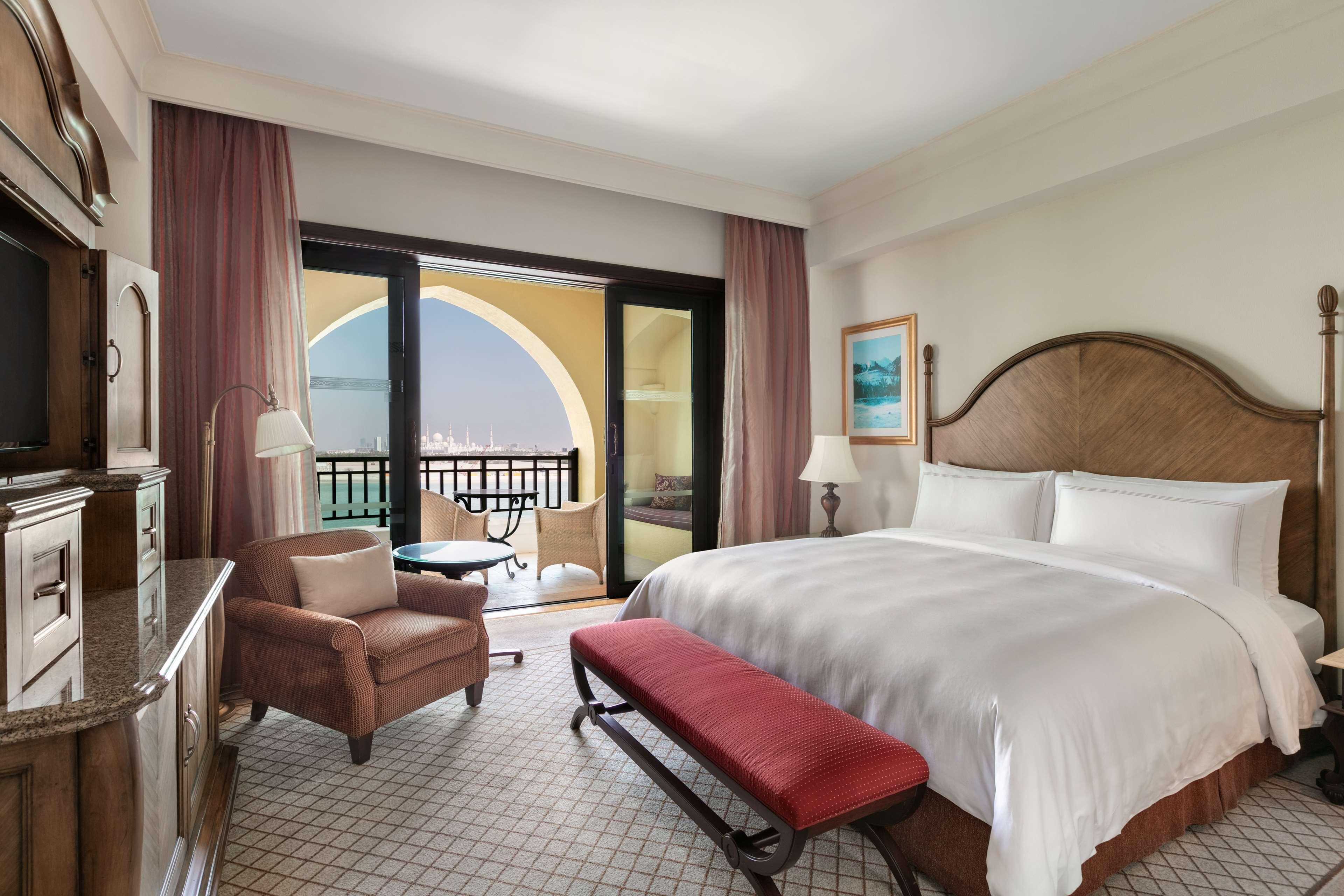 Shangri-La Qaryat Al Beri, Abu Dhabi Exterior photo Deluxe Room