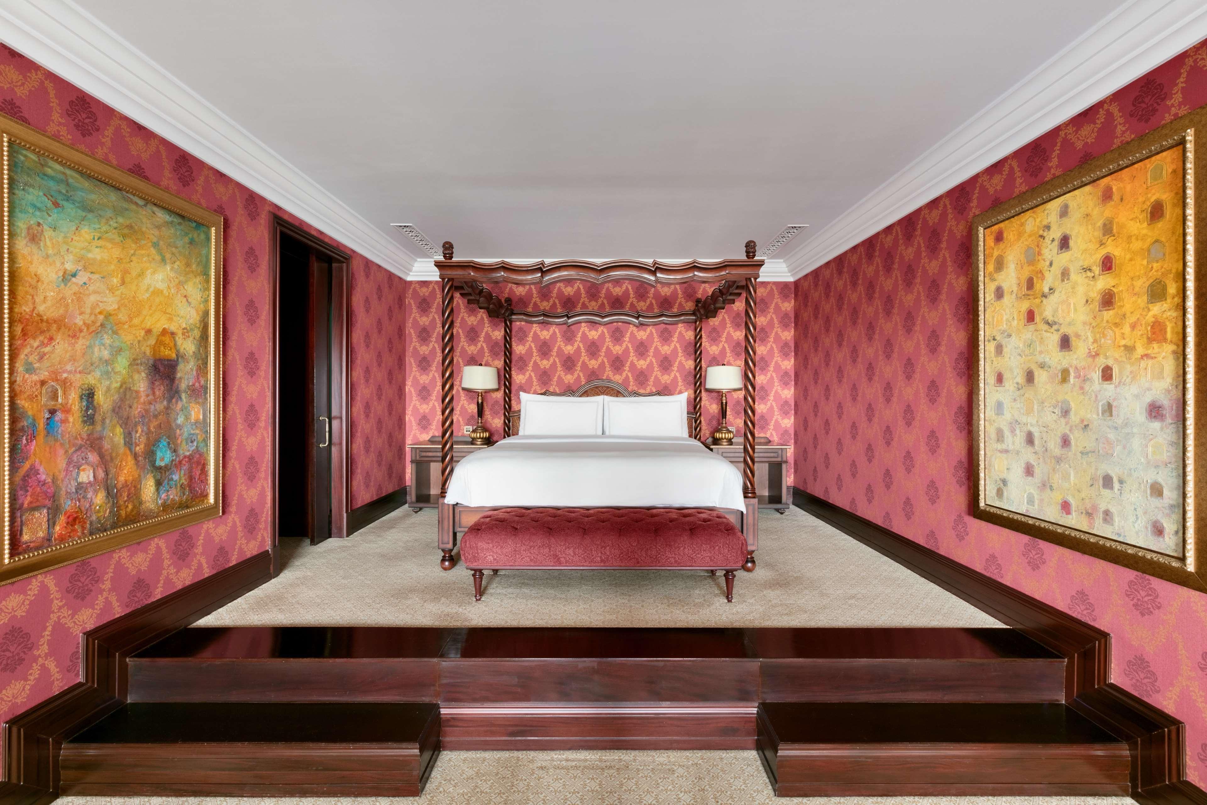 Shangri-La Qaryat Al Beri, Abu Dhabi Exterior photo A bedroom at the Taj Mahal Palace
