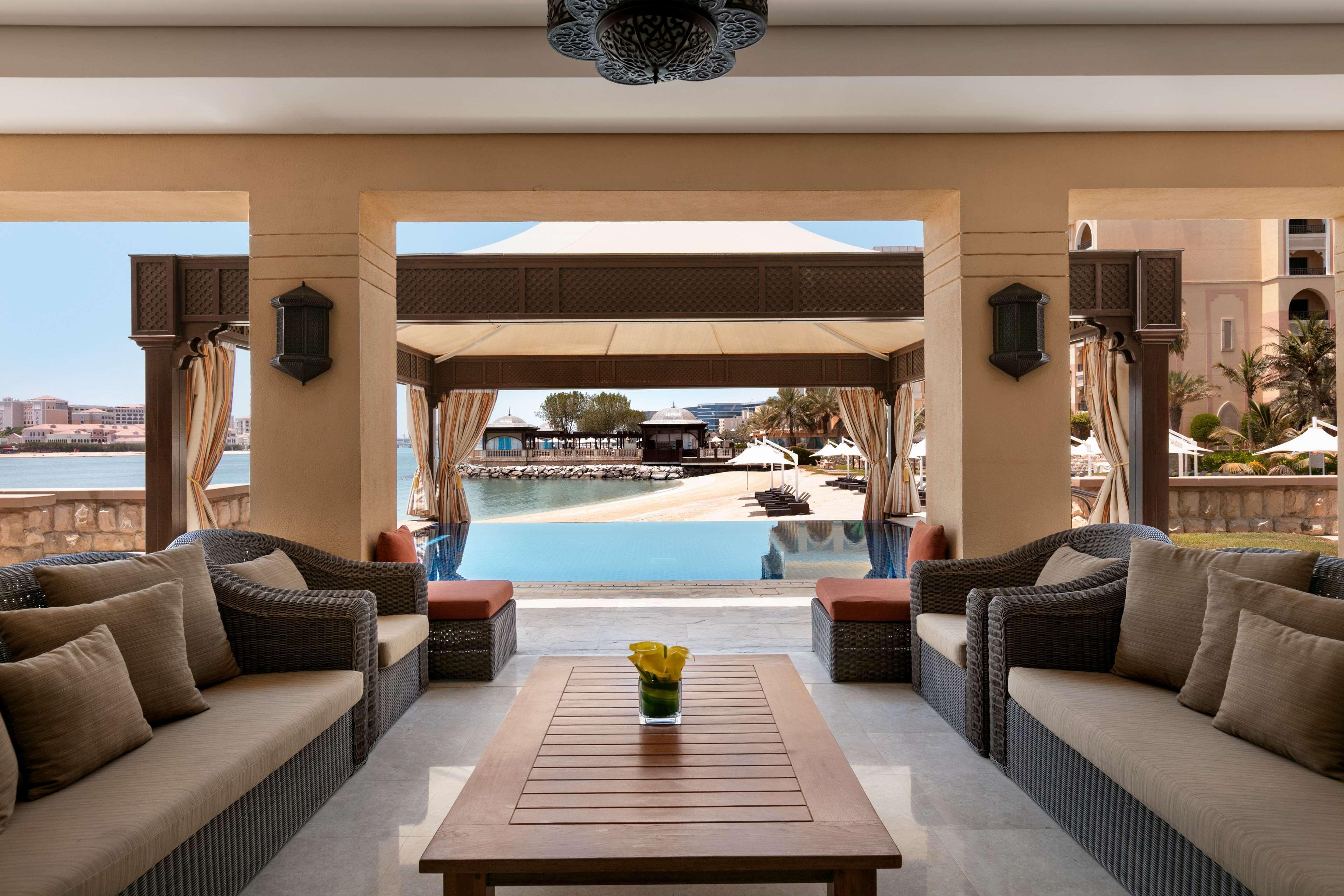Shangri-La Qaryat Al Beri, Abu Dhabi Exterior photo The Cove Lounge at the Dubai International Airport