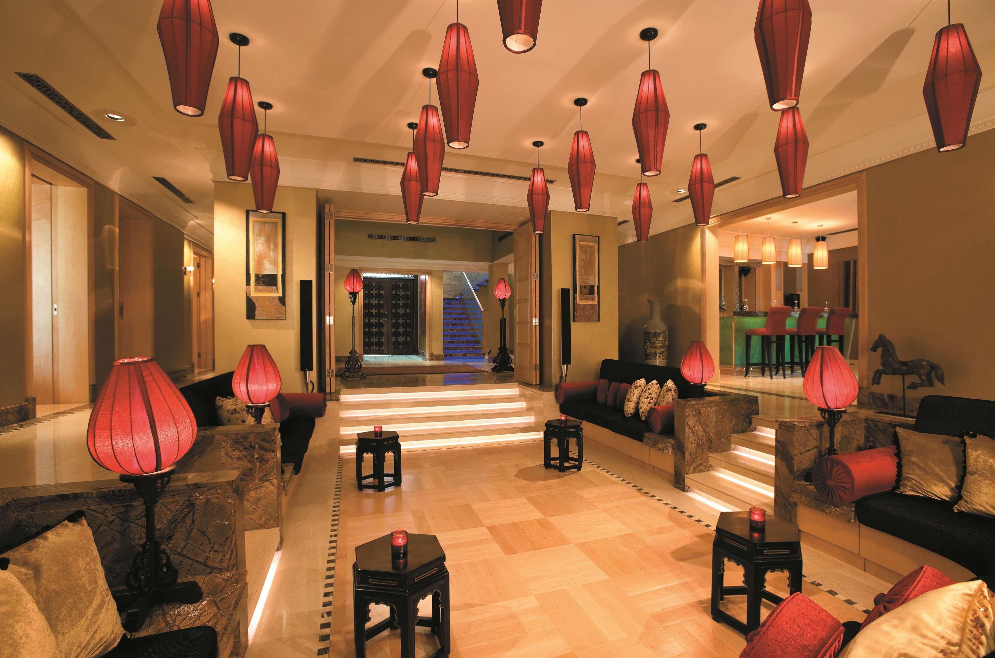Shangri-La Qaryat Al Beri, Abu Dhabi Exterior photo The lobby of the hotel