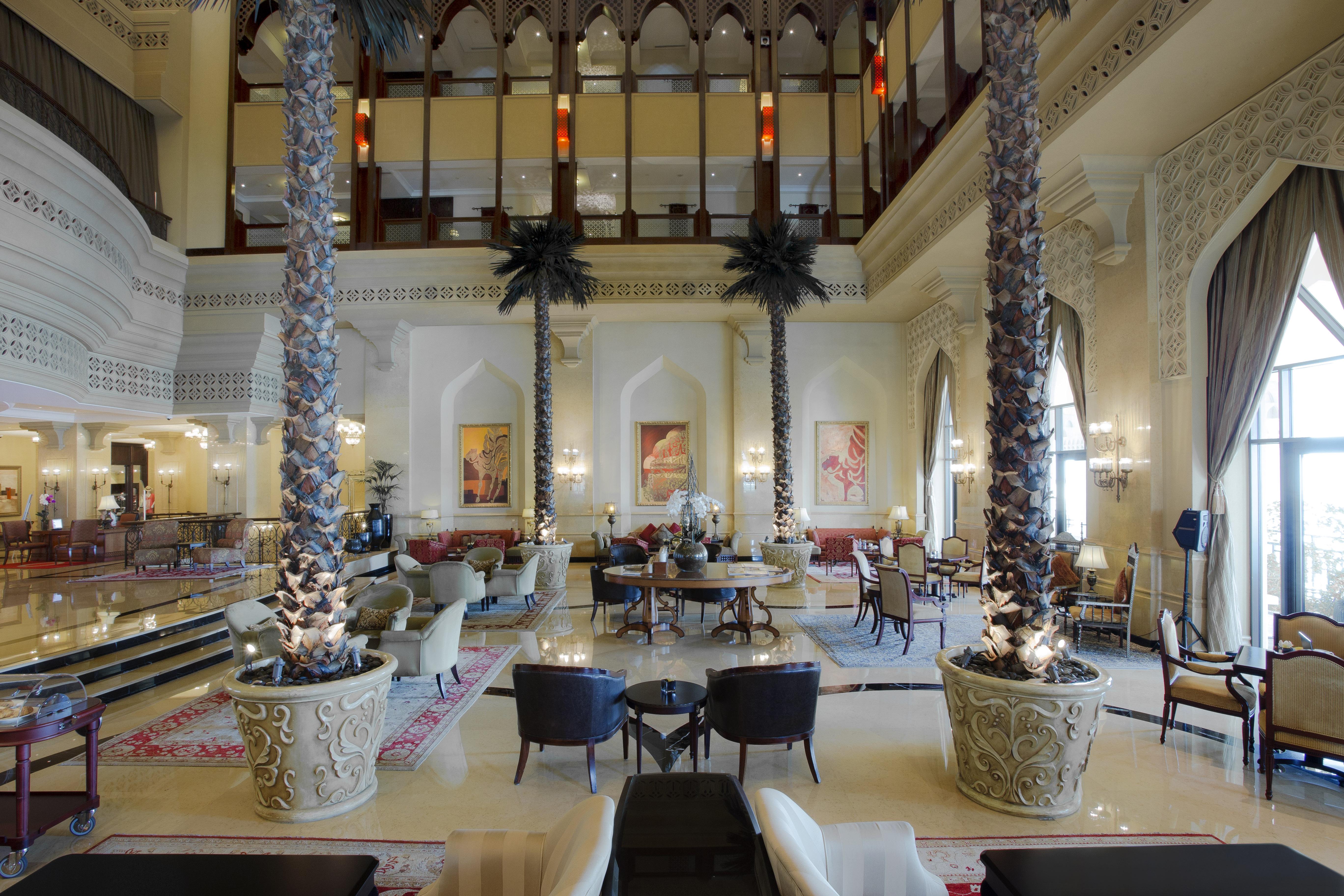 Shangri-La Qaryat Al Beri, Abu Dhabi Exterior photo The lobby of the hotel