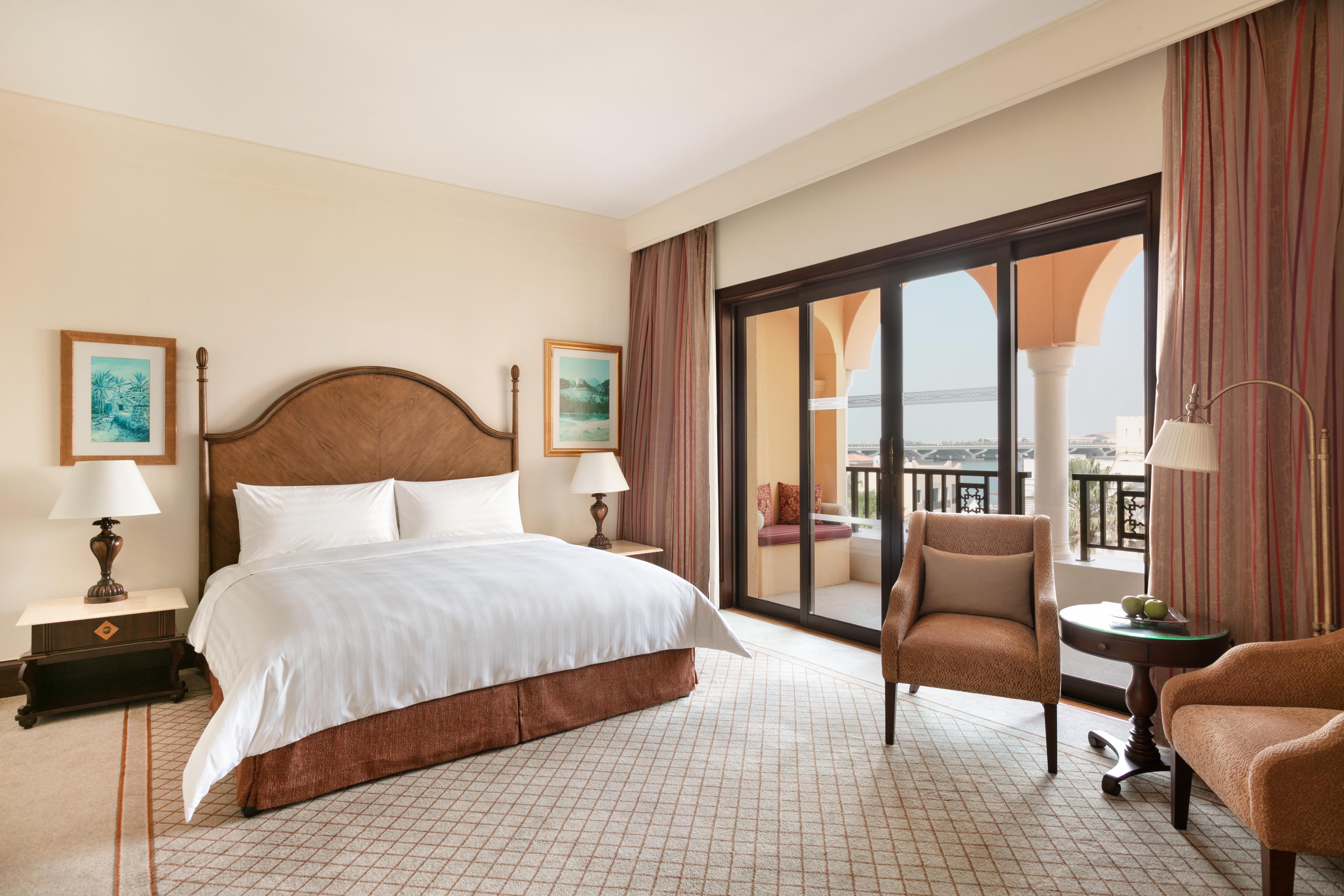 Shangri-La Qaryat Al Beri, Abu Dhabi Exterior photo A bedroom at the Jumeirah Emirates Towers Hotel